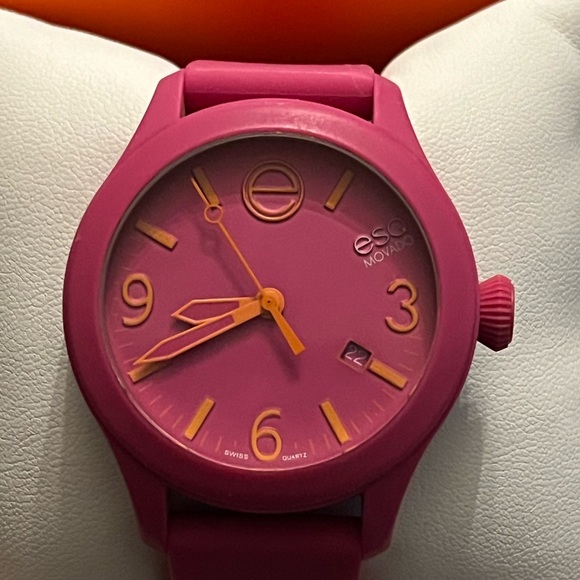 Movado esq silicon “jelly” watch in Barbie pink - Picture 4 of 5